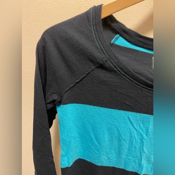 Hollister Striped Long Sleeve Top SZ XS Navy/Blue - Picture 4 of 5